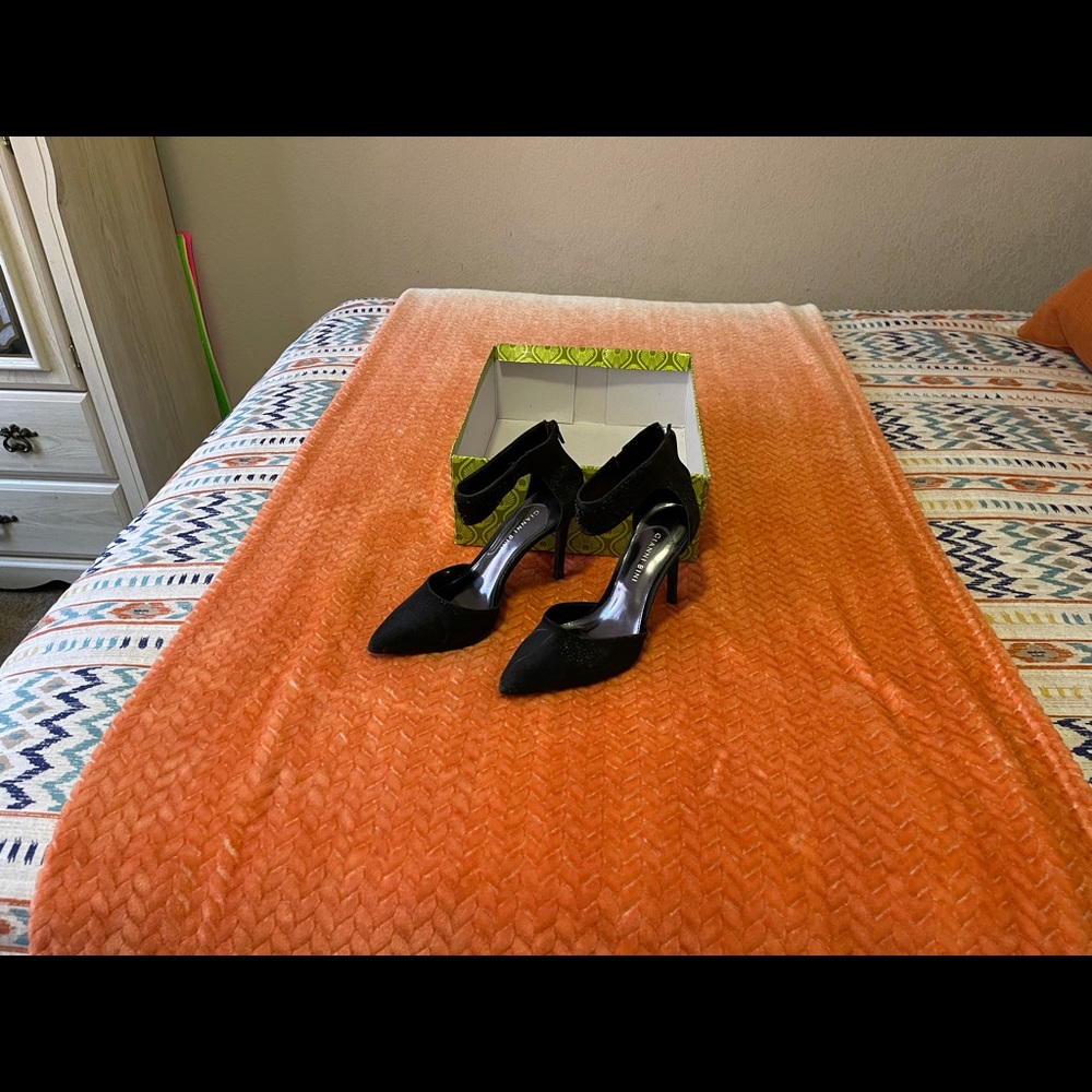 Shoes - Picture 3 of 6